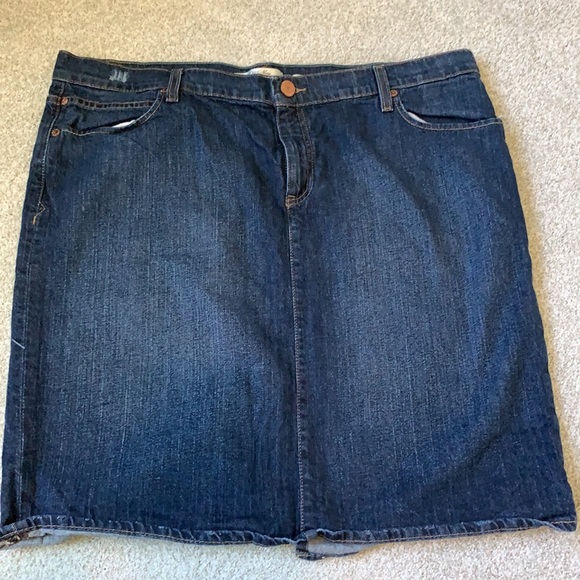 STRETCHY GAP JEAN SKIRT - Picture 2 of 5